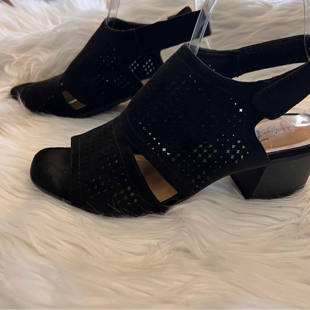 Vintage 7 Eight Lara Sandals Black Size 6.5 Faux Suede Cut Outs Heel
